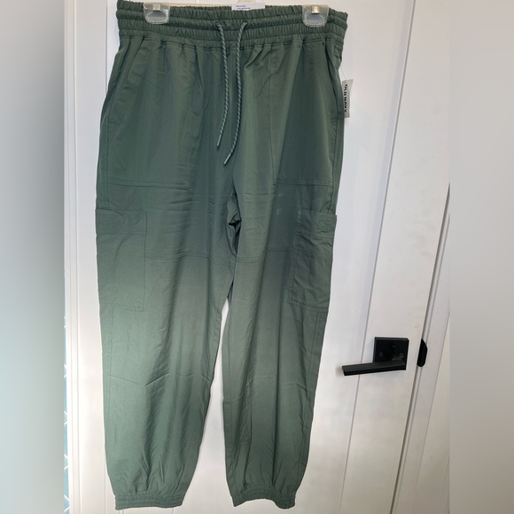 Old navy cargo/ jogger - Picture 4 of 5
